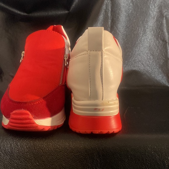 Red and white womens size 41 (9 1/2) shoes - Picture 6 of 8